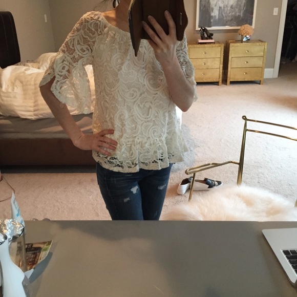 Lace flared sleeve top. - Picture 3 of 8